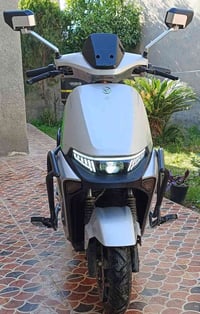 دراجه شحن للبيع نضافة فول مثل ماموضح في الصورة كاملة مكملة اي نقص مابي...