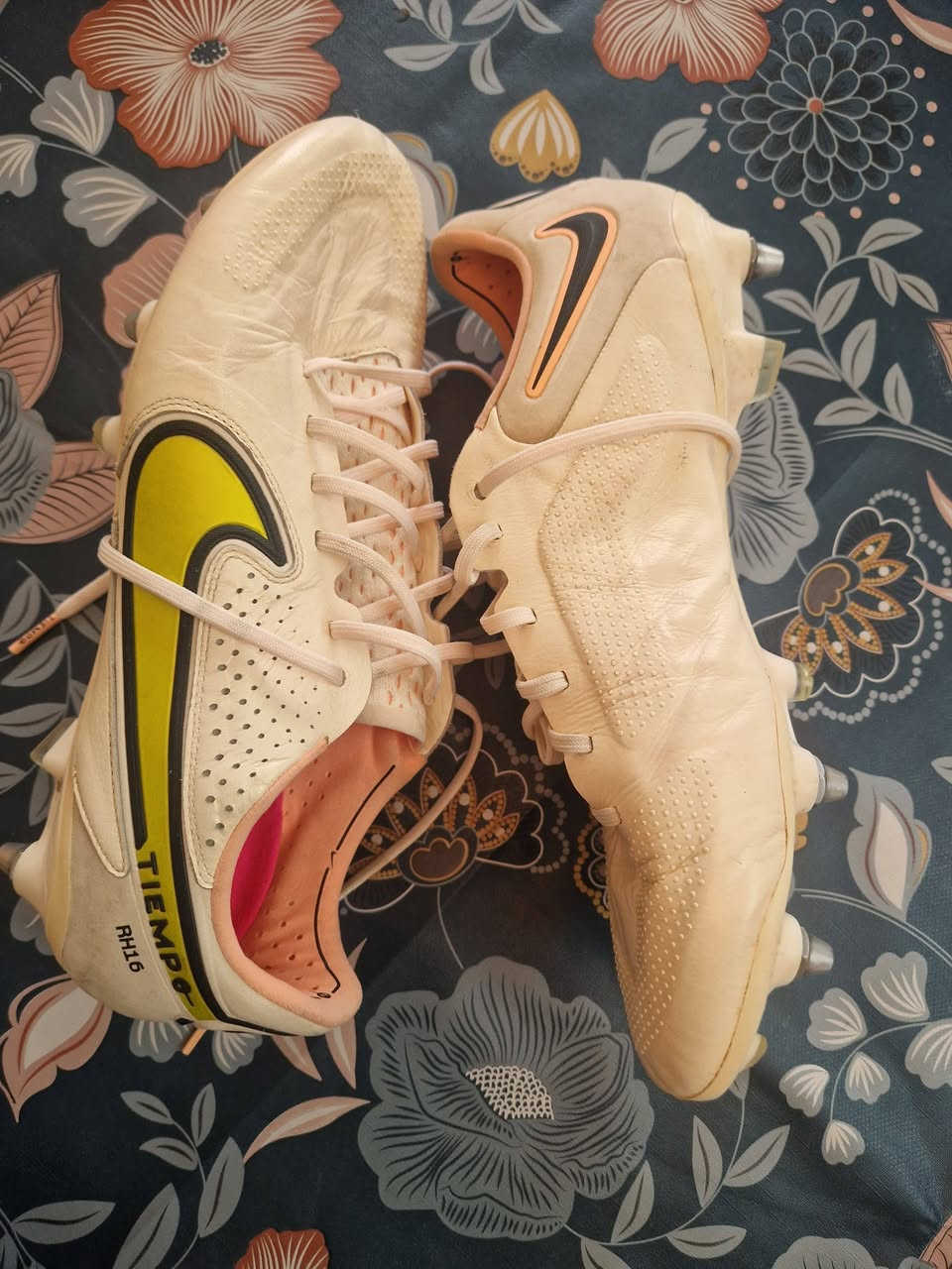 Godas Nike Tiempo Legend 9 Elite Original N9iya bzaf namra 42 
@الجميع


**إذا كنت صاحب هذا الإعلان وتريد حذفه لأي سبب، رجاءا أرسل رسالة إلى الدعم الفني**