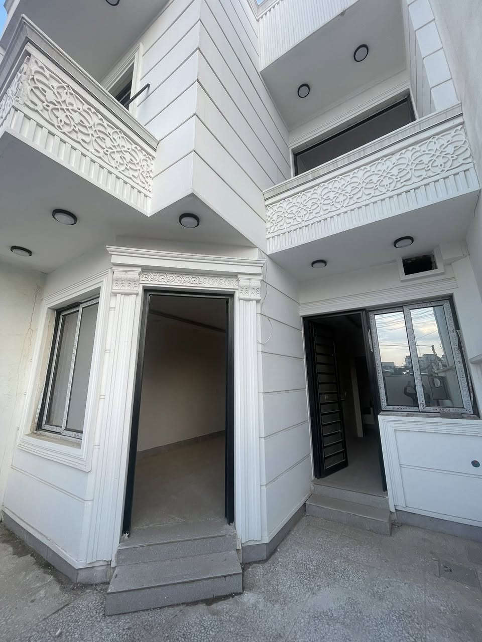 #بيت للبيع🏠

في حي البكر ١٠٠م

بناء حديث غير مسكون

البيت طابقين 

يتكون من عدد غرف ٢ في الطابق الاول

عدد غرف ٢ في الطابق الثاني مع هول و الصحيات

للتواصل:

مكتب (التاج الملكي) حي البكر بداية سايدين تايتنك 

مكتب (الياسمين) قرب نور ماركت 

الارقام 

***********اسيا

***********واتساب

للسعر يرجى الاتصال او المراسلة على الواتس...
