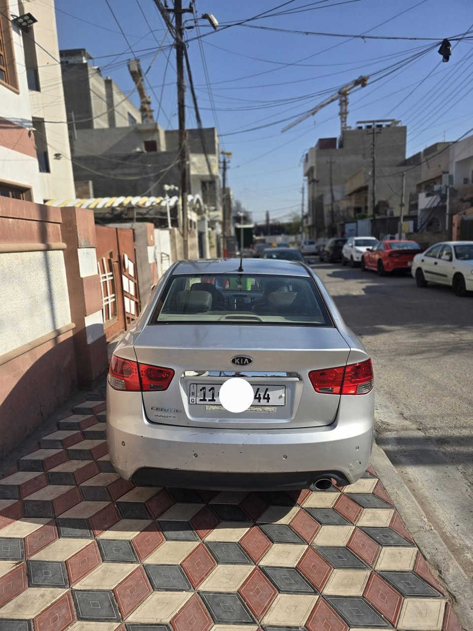 سيارة سيراتو 2013 خليجي موديل المقدس، نظيفة ماشية قليل.
لونها سلفر تجي بيها مواصفات، لد نهاري فتحة سقف، اشارات بالمري، حساسات خلفية، بيها منفذ USB و Aux بيها نظام التحكم بالمكالمات والموسيقى من الستيرن.

محركها 1600 دوش، بيها رقم مميز مسجل بكتاب من المرور، وموديلها خاص.

البانزين كلة محسن مع اضافة بعض محسنات ومنظفات الوقود بين فترة وفترة.
 

التايرات مبدلة جديد وياها تاير احتياطي جديد.

معتني بيها كلش، دهن اصلي من الحسام شرط موتل الفرنسية مطابق لمواصفات الوكالة كل ٥ آلاف بدون تاخير، ادامة كل سنة مرة،دهن بريك جديد ماركة لوكاس الامريكية، دسكات جديدة.

دهن كير مبدل جديد ونظيف وكالة سبيد الامريكية.

تبريدها يشتغل بدون مشاكل، 

يعني سيارة جاهزة ومعتني بيها مابيها أي مشاكل بس شغل واطلع.

السعر: 12,000 دولار

ملاحظة: تبديل زيوت السيارة كافة من مركز الحسام زيوت اصلية وحسب نصائح الوكالة كل فترة يتم تبديل الزيت سواء كير او مكينة او بريك.

للتواصل واتساب: ***********
