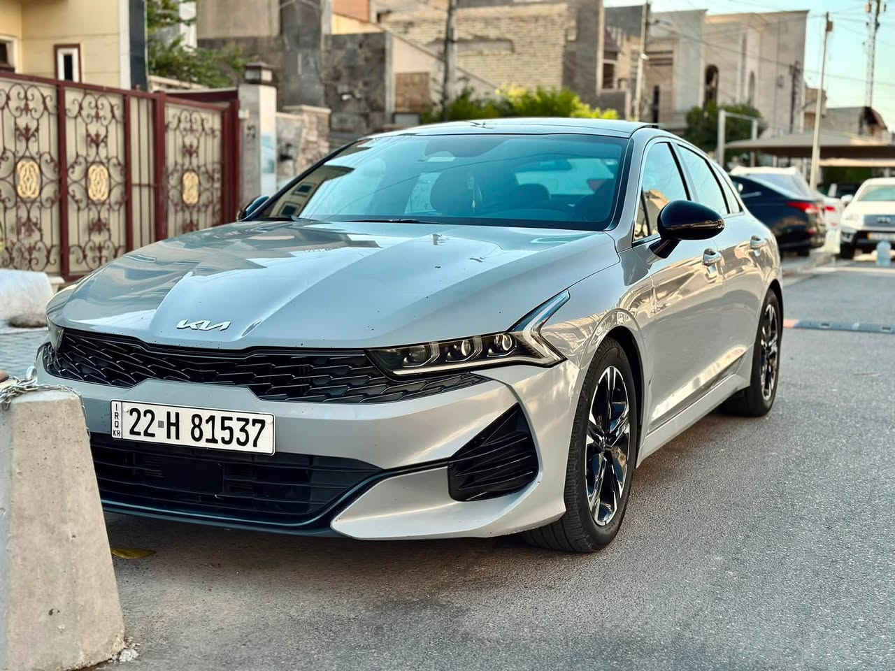 K5 1600 ٢٠٢٢ للبيع  
رقم اربيل باسمي تحويل مباشر 

السياره  مواصفات جيت لاين فول 
لون اسمنتي 
بانوراما
لدً امامي خلفي 
رادارات 
نقطه عمياء
تحديد مسار
قياده اليه
داخلً احمر
مركبلها عازل جام مال حراره 

حادث السياره.  بنيد صبغ فقط بدون ايرباك اكرر بدون ايرباك 
جاملغ امامي بي بارد
مكان السياره بغداد

ماشيه ١٠٠ الف كيلو متر. ع ايدي السياره ترايها حلو  وبدون اي عطل

السعر خاص

***********
