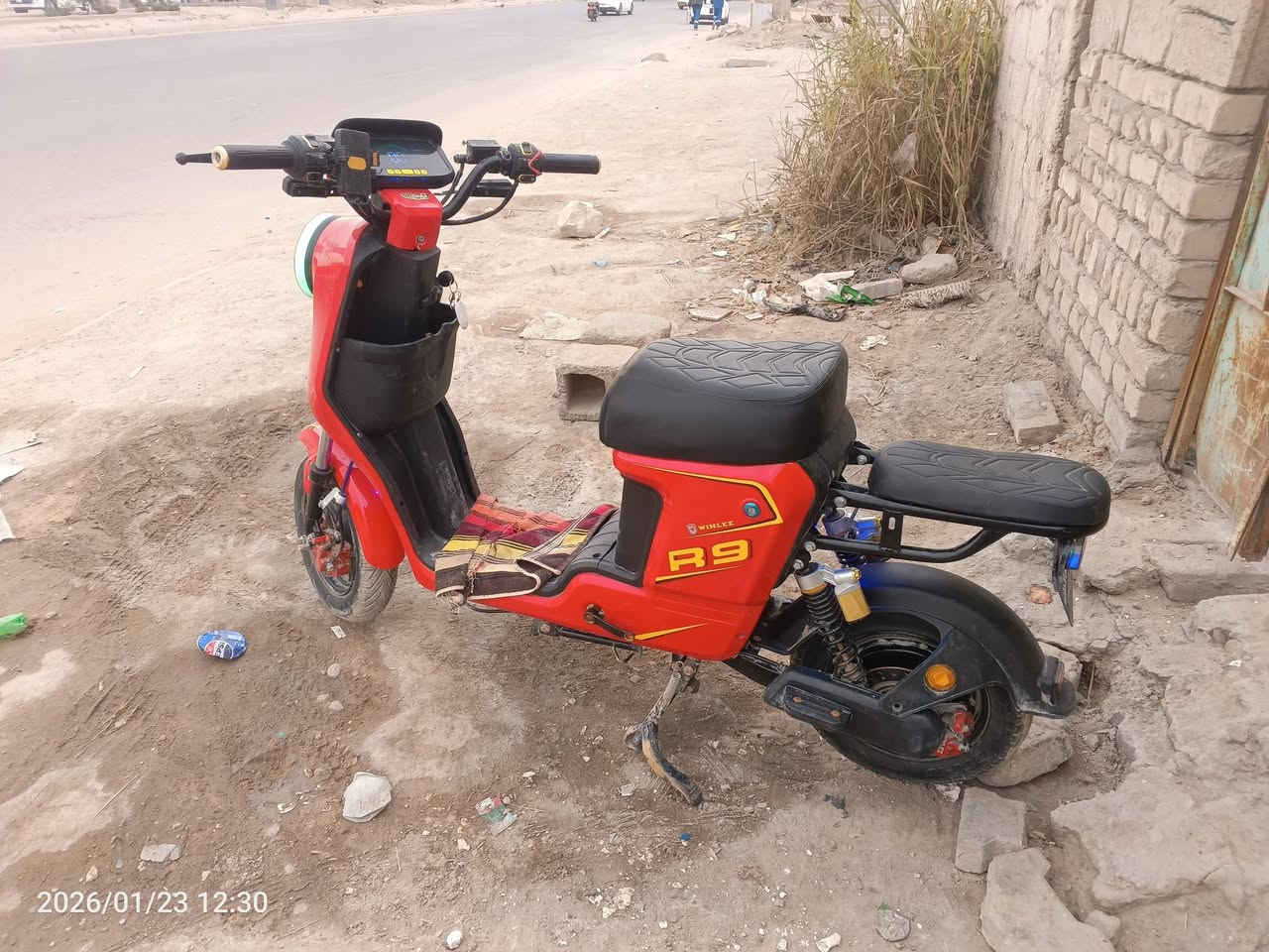 دراجه شحن مديل 2026 مستعمله 3 اسابيع فقط كامله نضيفه سويجين وبصمتين وكارت مبدل تاير الخلفي فقط تاير الاصلي رايدهه 500 مكاني البصره حي الاحرار رقم الهاتف ***********
