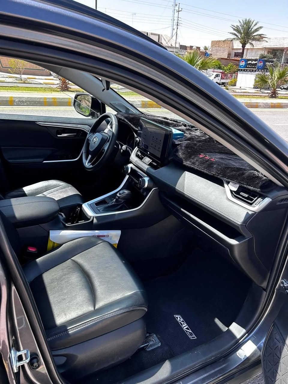 راف 4 - XLE بريميوم
* اللون رصاصي 

* الموديل 2023

* حجم المحرك: 2.5L (بانزين)

* فتحة سقف

* شاشة كبيره

* بصمة تشغيل 

* صندوق شفط كهربائي

* كشن تدفئه السائق والراكب الامامي
 
* استيرن هيتر

* كاميرا خلفي

* هاند بريك بصمة

*  اوتو هولد Auto Hold

* رادار امامي (تحديد مسار)

* رادار جانبي (نقاط عمياء)

* نظام : Eco

* نظام : Normal 

* نظام : Sport

* كرسي السائق كهربائي

 *كرسي السائق خزن

*كشنات جلد 

*كشاف ضبابي
*ويل 19 انج
سماعات  JBL  مع مضخم

*السعر 232

الممشى 45000 كم 
رقم  الهاتف: ***********

حادث جاملغ وبنيد( سطحي بدون دواخل او  شاصي
راديترات بلاديه).
