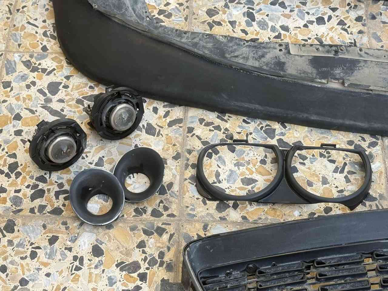 سلام عليكم غراض دعامية SXT للبيع
لحية عريضه اصليه 75 الف
شباك اعلى نيكل 30 الف
شباك اسفل هو والفريم 50 الف 
بروجكترات وكلوبات وكفراتهن مال دعاميه 25 الف
ماسكات 4 كبار وصغار 20 الف 
تك كفر مال لايت 5 الف 
مكاني بغداد الكاظميه وماعندي توصيل 
*********** موجود واتساب
