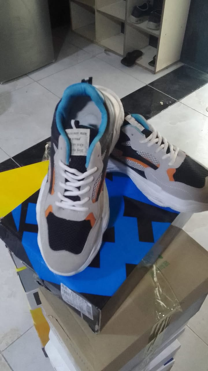 ⭕️لانبيع مفرد.. #جملةفقط⭕️
شروة احذية شبابية كواليتي عالي اوروبي 
اكثر من 25 موديل 

مقاسات من 40/45 
سعر القطعة 7 الف دينار
اقل كمية 300 قطعه
متوفر كميات

♦️شحن محافظات
اربيل :: وتساب ابو لاوند
***********
