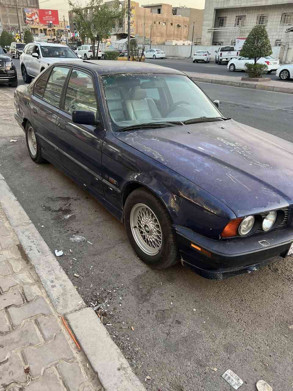 سلام عليكم bmw 540 v8 اصل السياره بلاديه طخه مابيها كلشي يشتغل بل سياره مواصفات ال 40 معروفه السعر 75 وبيها مجال للجنايه ***********
السياره تحويل ثاني يوم 
مراوس حسب القناعه
