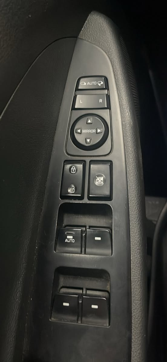 توكسان  1.6 T
حادث تبديل بنيد نفس اللون بارد قبق صندوق

بدون ايرباك سليم 

ستيرن تدفئة

كشنات امامي والخلفي تدفئة

بصمة تشغيل

بصمة دخول  + ترحيب 

كشنات جلد السيارة نضيفة وميرادلهة مصرف 

السعر  14500$

*********** 

بغداد السيدية
