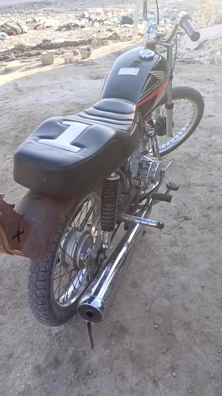 سلام عليكم دراجاجه نامه حربي نضيفه تعمير جديد
محرك ما مفتوح 
دراجه خير من الله 
مكان        القاسم

السعر.          550 
وبيه مجال 
دراجه كلك مكفوله 
دراجه كلك كلك كلك 
سويلك مكاتبه
مكلف بنشر
اتصال ‏‪***********‬‏
(***********)
