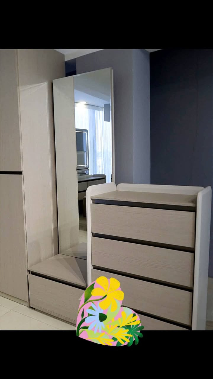 سلام عليكم عندي غرفه جديده وممستخدمه ابد للبيع بسبب مساحه الغرفه 
غرفة 385زاوية  
عرض السرير مع الكومديات 330سم
طول السرير 270سم مع الشازلون 
عرض ميز تواليت 175سم
طول الكنتور الزاوية 250*250سم يتكون من 5قطع  
عمق الكنتور 60سم 
ارتفاع الكنتور 230سم 
عرض الدرور 75سم 
السعر / 3000000 ثلاث ملاين
الشراي فقط يدخل خاص


**إذا كنت صاحب هذا الإعلان وتريد حذفه لأي سبب، رجاءا أرسل رسالة إلى الدعم الفني**