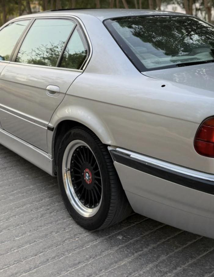 السلام عليكم لبيع تخم ويل البينا توسايز حجم 17بي تخم تاير لاتصليح ولا عواج حتى كباته ويا ***********
