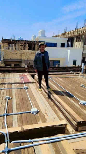 عملنا في ميسان فقط تسليم مفتاح كرسته وعمل ترميم إضافة بناء تسليم هيكل عظم بدون باب وشباك سعر المتر المربع للهيكل كرسته وعمل ١٨٠ الف يتضمن الفقرات التاليهه
دفن وتعديل الأرض بمادة السبيس مع مستوى وزن الشارع
مع الحدل بحادله كبيرة
رش مبيدات كلوردين قاتل الحشرات
تسقيط وتخطيط الخارطه على الارض مع فرش نايلون زراعي نوعيه جيده
عمل المجاري حسب مخطط الخارطه نوعية امل الشريف المصري
تسليح الرفت يكون حسب مخطط الخارطه مع حصيرتين تسليح
صب الرفت بمواد درجه اولى اسمنت مقاوم رمل اخيضر حصو مكسر او صب بم  كونكريت جاهز حسب طلب الزبون
يكون ارتفاع الرفت ٤٠ سم
صب بتلو ٢٠ سم حسب المخطط
بناء بالطابوق الجمهوري بارتفاع ٣،٣٠ للطابق الأرضي
عمل حداده ونجاره صب السقف نوعية الشيش عراقي اف اف أو سوبر أو ماس رباط ٣٠ سم على كل البيت مع السقف
بناء الطابق الثاني بارتفاع ٣،١٠ نفس مواصفات الطابق الأرضي مع مردات ماء ٢٠ سم
بناء البيتونه مع صب السقف حسب مساحة الخارطه مع الستاره بارتفاع ١،٧٠ سم
يشمل الهيكل المجارى كاملة مع مرازيب السطوح والبلكونات
مع تأسيس أنابيب السبالت مع تأسيس جكشنات سبور لايت السقوف
علما عملنا في ميسان نقد فقط
***********
