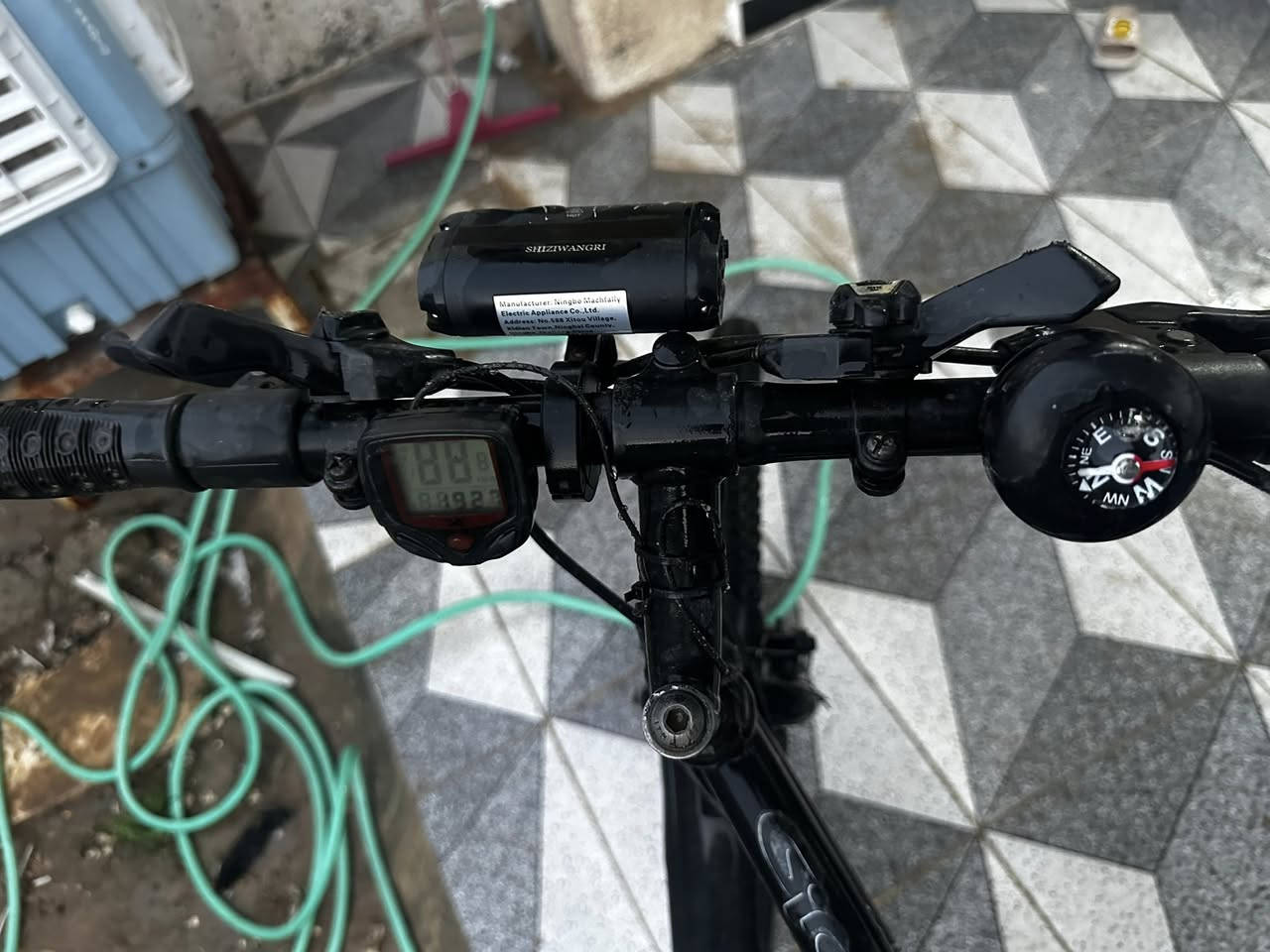 بايسكل امريكي الوزن الخفيف دبل كير عداد سرعه زنون 3 انضمه لايت خلفي 3 انضمه اخو الجديد نقص برغي مابي سعر 125 مكاني محموديه 
*********** بي وات ساب
