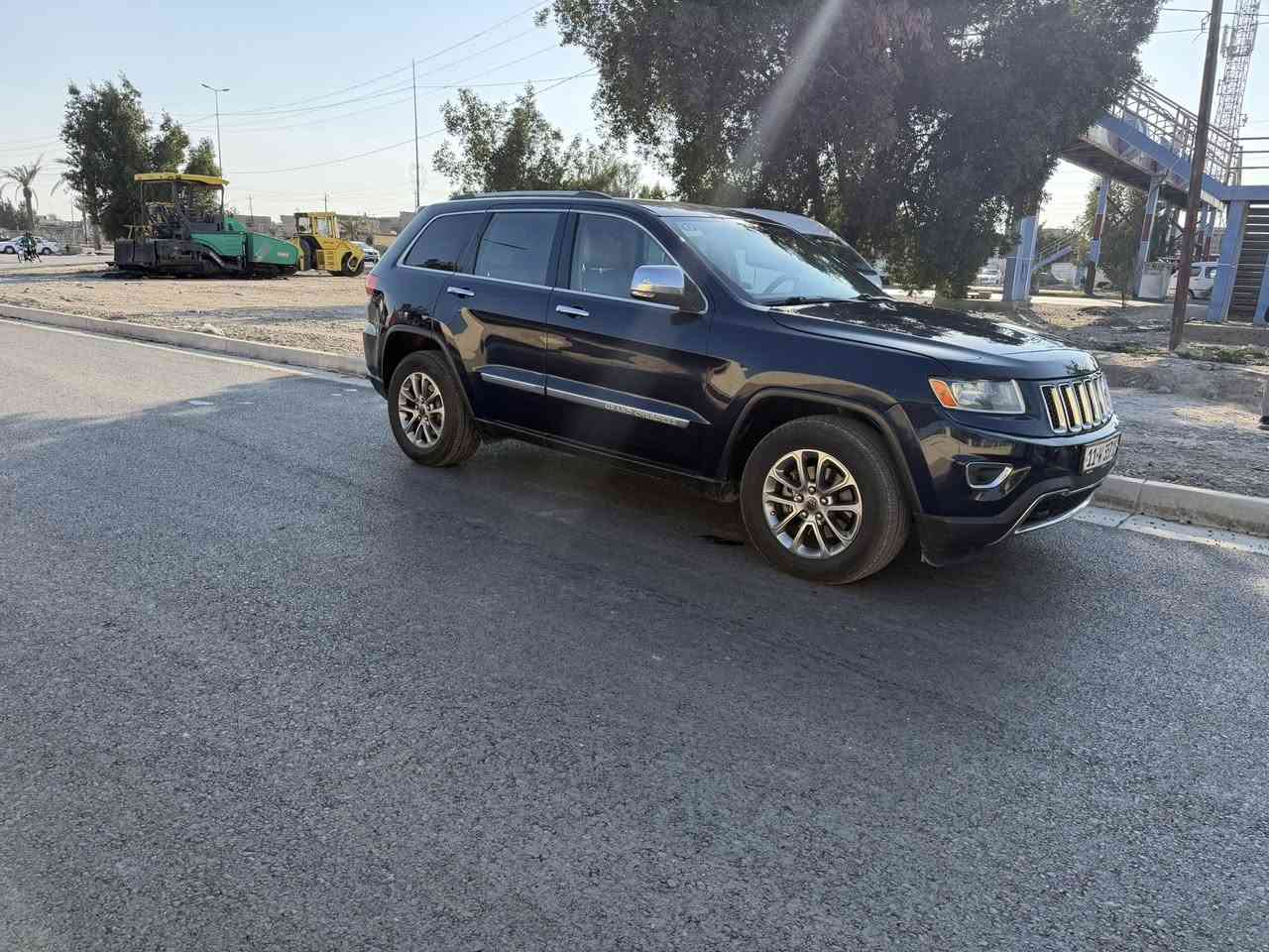 السلام عليكم   2014Jeep  الون نيلي بيها ٥ قطع صبع بدون دواخل ماشيه ١٧٧ سياره جاهزه مابيها نواقص مكينه كير خير من الله تخم تاير جديد السعر162    بيها مجال بسيط مكاني بغداد  ***********

