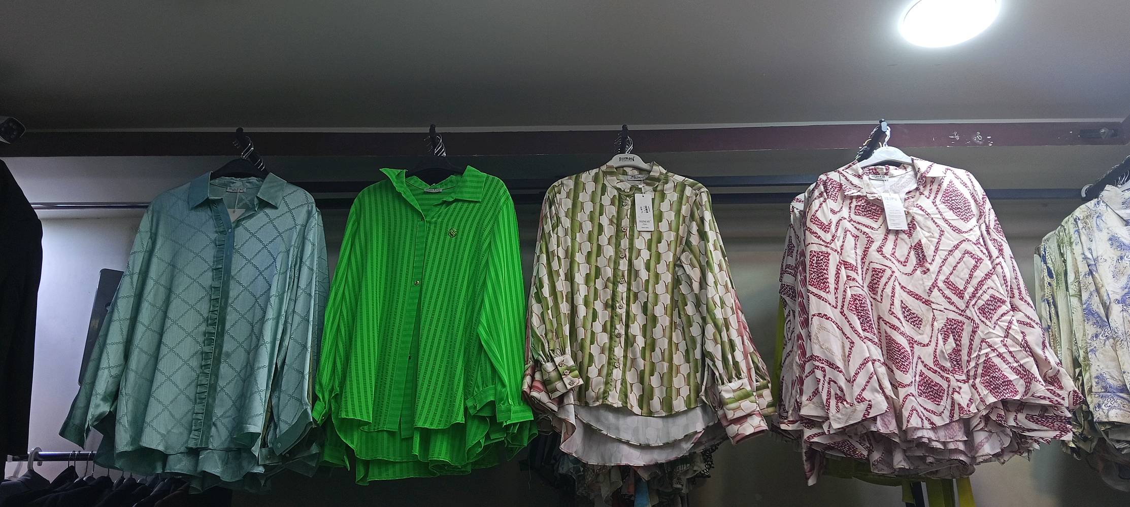 سعر القطعه 10 الاف دينار ويوجد توصيل لجميع المحافظات الحجز يتم عن طريق  مراسلتي على الواتساب رقم الواتساب *********** في حال طلب اكثر من قطعتين يكون التوصيل مجاني لجميع المحافظات