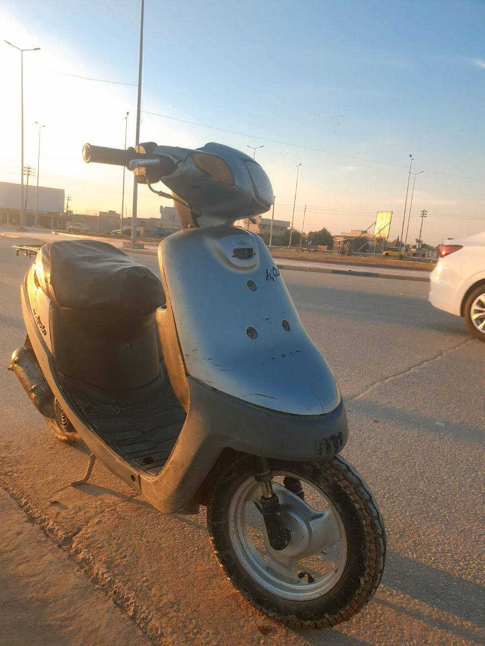 السلام عليكم، دراجة بطة للبيع نضيفة كدامكم مثل ما موضح بالصورة كفرات بلادي مانقصها أي شي فقط كابريتر ضعيف، السعر ٢٧٥ وبيهه مجال، مكاني كربلاء قرب مدينة الزائرين، متواجد ماسنجر وواتساب ***********
