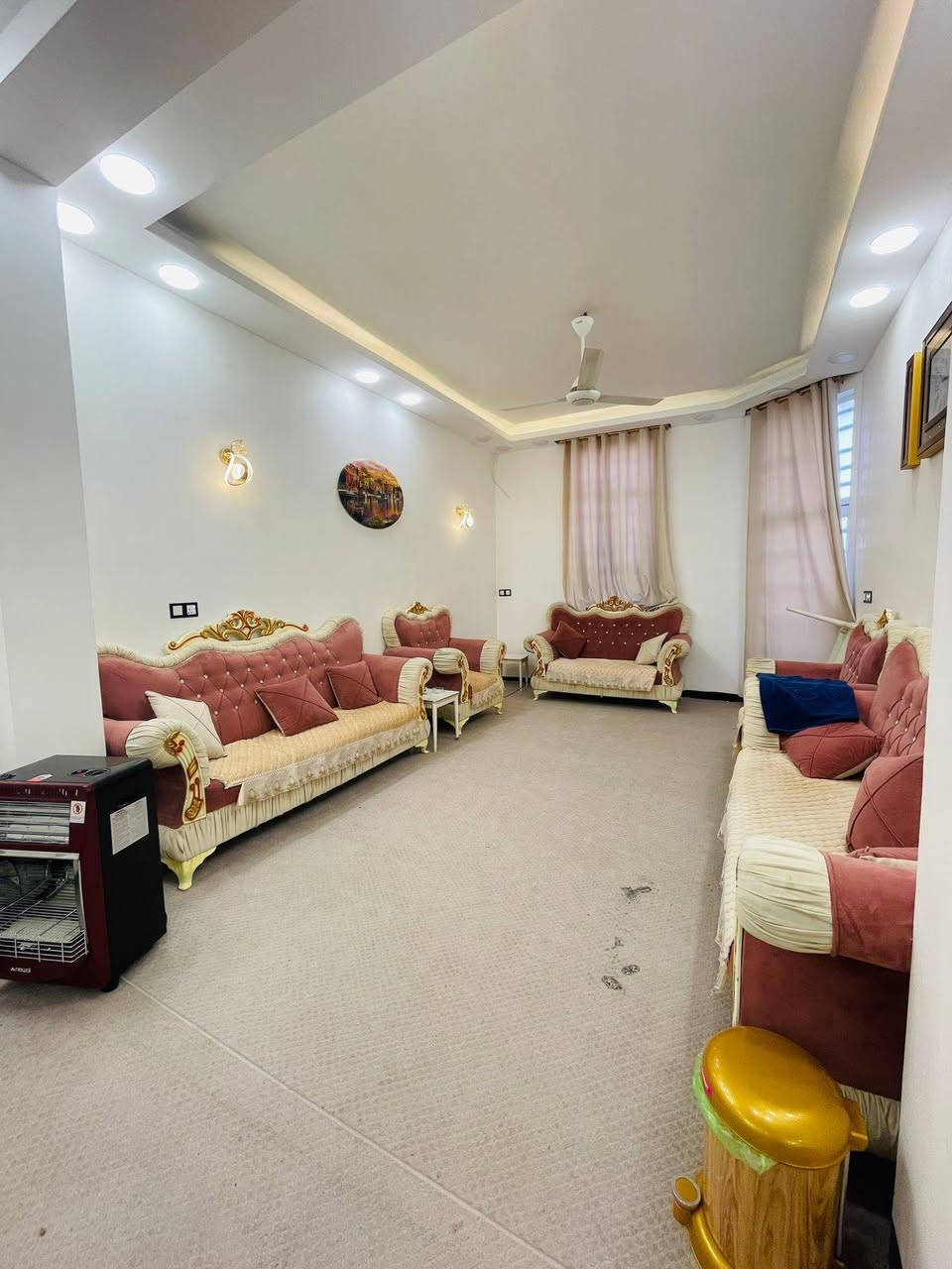 يالله الهم صلي على محمد والي محمد يوجد بيت مساحه 150متر طابقين بناء طابوك جمهوري بي غرف نوم عدد 4وصاله واستقبال ومطبخ وصحيات عمل درجة اولى كافة الخدمات ماء مجاري كهرباء وتبليط طابو زراعي قرار محكمة البيع مباشر معه صاحب الارض موقع البيت كربلاء مجمع القربه السكني قرب جامعه العميد شارع الرابط مال الزبيليه بيع نقد فقط الاستفسار انتصل على الارقام التالية 
***********
***********
واتساب موجود تحياتي للجميع
