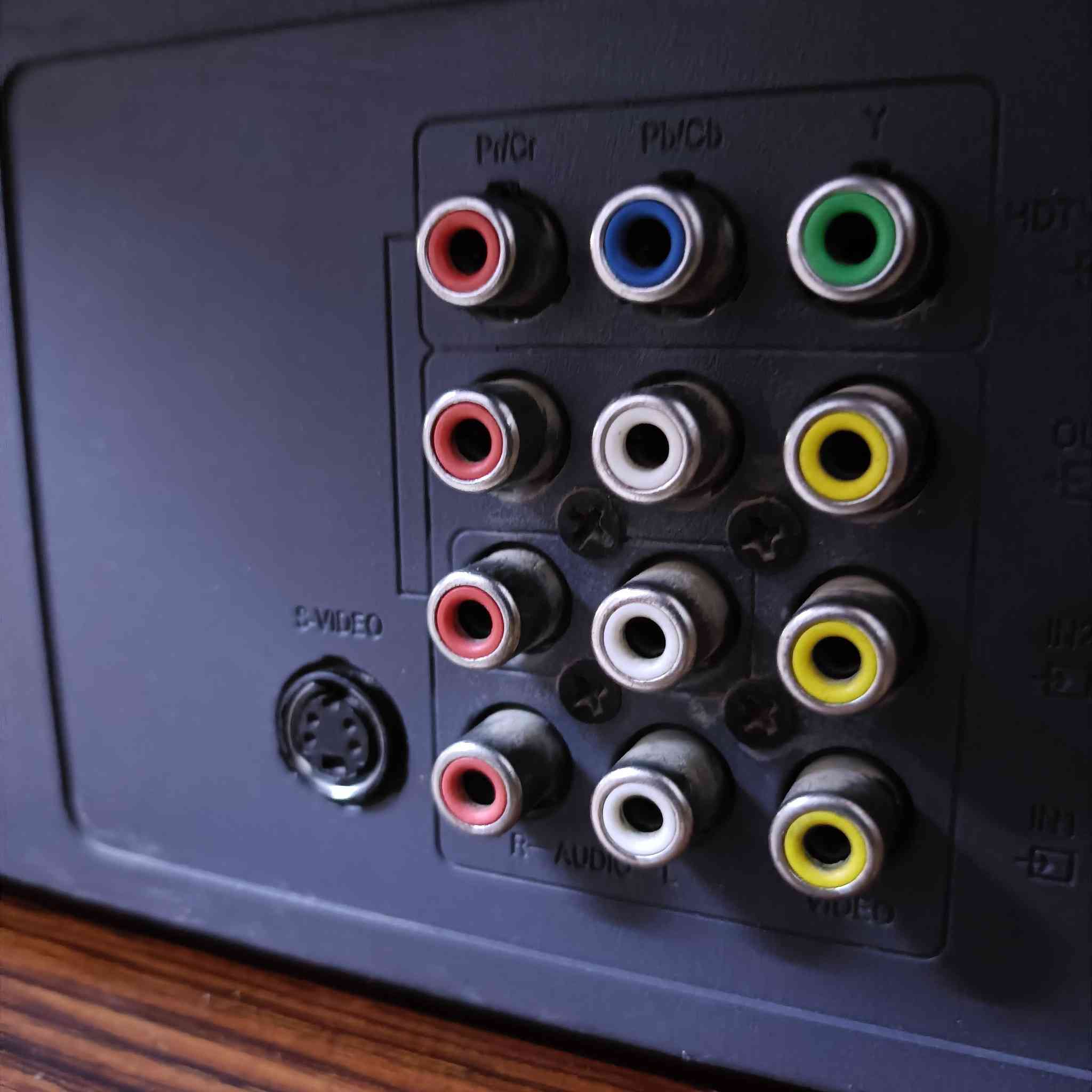 سلام عليكم  شاشة دنكا.  نظافة 90 % فلاترون حجم 21  منافذ S.vedo. .كومبونتي ...av  مع الريمونت.  سعر 45 الف. يوحد توصيل كافة محافظات


**إذا كنت صاحب هذا الإعلان وتريد حذفه لأي سبب، رجاءا أرسل رسالة إلى الدعم الفني**