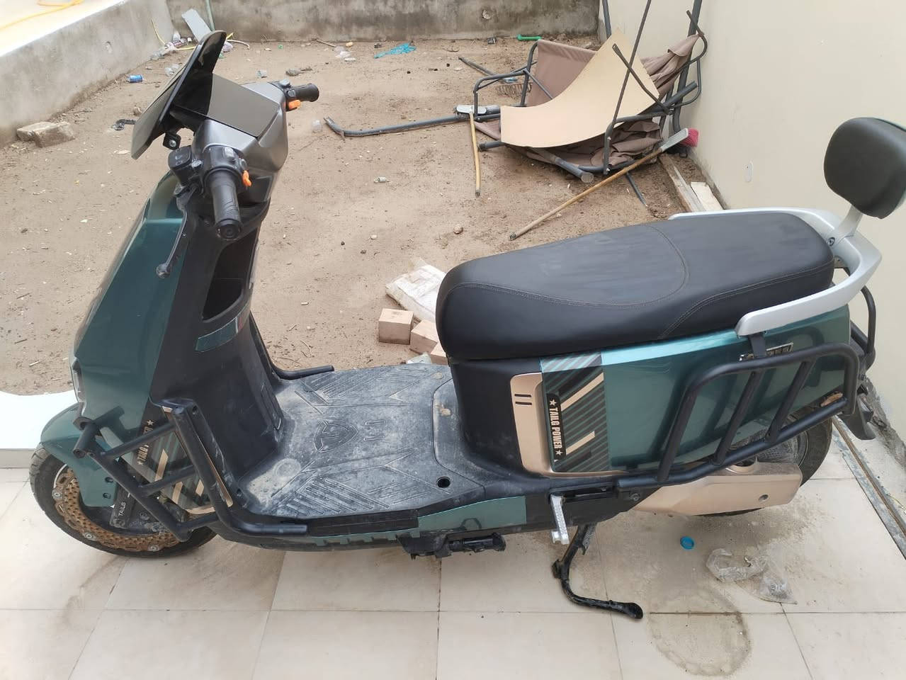 ‏🐅⭐️(TAiLG)⭐️🐅دراجه شحن كهربائية بموصفات (اعله جوده)مع التحديثات في(البجم+درع ضد الصدمات،التايرات جلاتين،بدون < طسه >يعني ،شاشه ايباد بدقه(4K)نضام التشغيل <بصمه،سكيورتي>حجم الملف <2000>Wبطاريات/(6)كبير الوحد 35 امبير المسافة: 80 كيلومتر بشحنه الوحدهبريكات / (DX . امامي الخلفي)نظام : الدراجه (ABS)لايت،زنون(LAD)كفرات  كوالتي عالي كشن كبير ذات تصميم مميزسكن ،، دبل اشاره، تحكم يدوياطارت الدراجه حجم 12قيادة ، مريحه جدن ورزنه دبلات عاليه تحمل اوزان ثقيله ستاند تعليك+ستاند
السعر ٩٠٠ وبيه مجال 
عنوان بصره البهادريه /
***********
