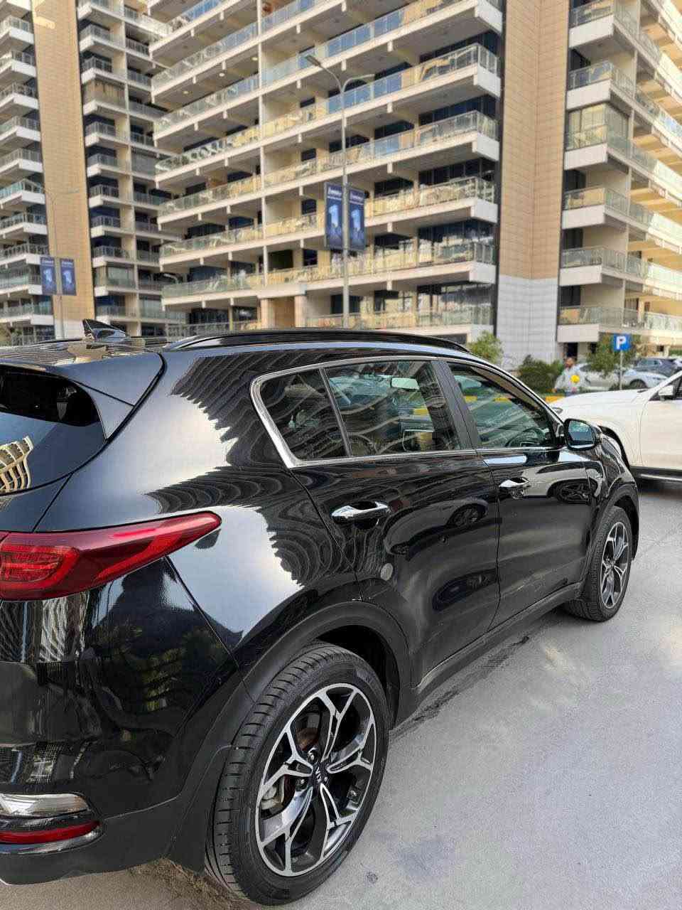 (( بلااااش بيع مستعجل 165 ورقه )) 
سبورتج Sx 2022 الوحيده بهاي المواصفات اعلى من Gt
استيراد كندي مكينه 2000 
السياره فول الفول بانوراما كراسي اثنين كهرباء صندوك كهرباء جلد بصمه تشغيل عن بعد 
حادث السياره بنيد تبديل 
كير مكينه شواصي مكفوله 
(( كراسي تبريد وتدفئة امامي وخلفي )) 
ماشيه 70 الف تخم تاير جديد ونظيفه السياره باسمي رقمها بغداد عنوان بوابه العراق المنصور 
*********** بغداد, العراق
