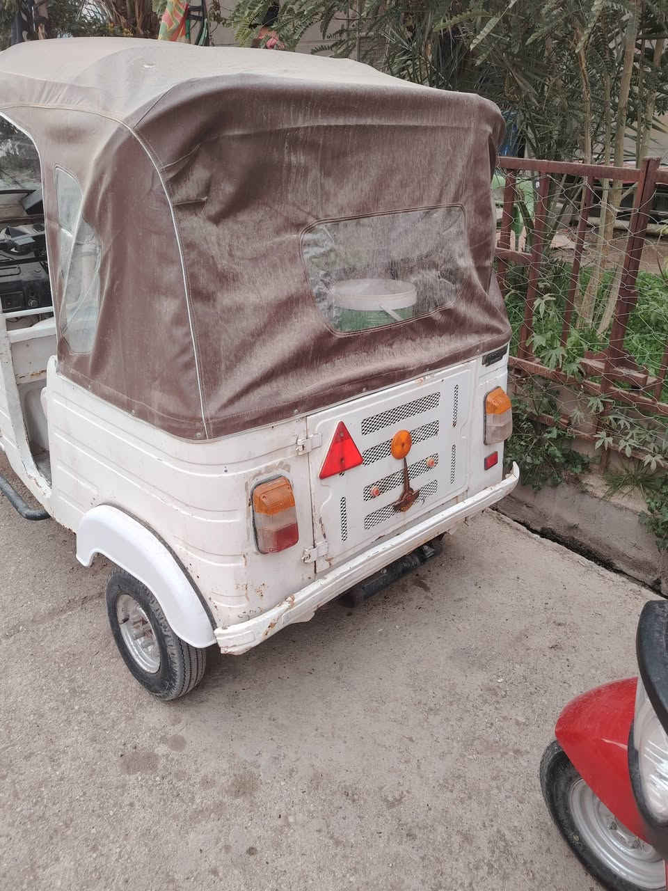 سلام عليكم تكتك للبيع رقم وسنويه مكينه باجاج 21تخم تاير باتري جديد عوزهه ترتيبات بصيطه شغاله نگره سلف  سنويتهه بسمي رقم ذيقار مال خبزه شراي ينتصل وبي خير ويدلل ***********
