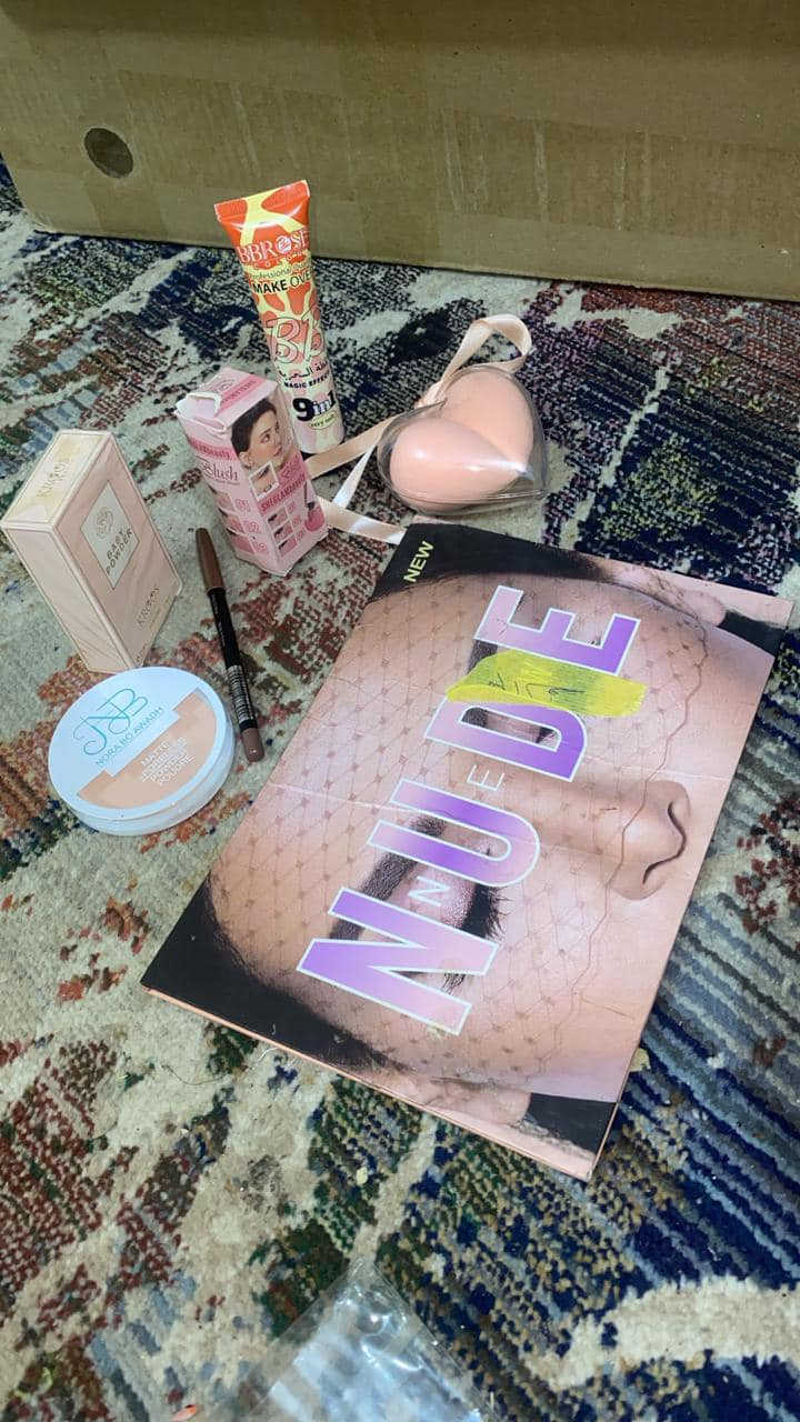 مرحبا عندي مكياج شلعه تصفية محل بيهن ١٠كيلو تقريباً بيها ربح خير من الله
اليحب يستفسر يتفضل خاص


**إذا كنت صاحب هذا الإعلان وتريد حذفه لأي سبب، رجاءا أرسل رسالة إلى الدعم الفني**