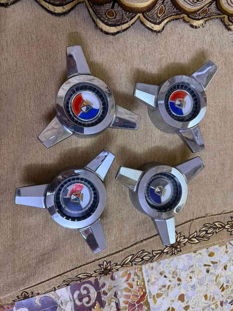 تخم شاخات ملونه وتكوك للبيع
بغداد *********** وااتسب

