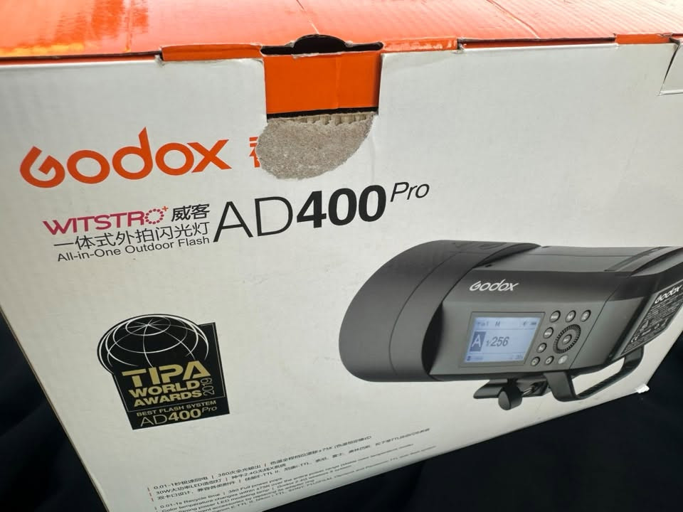اضاءه AD400pro نضافه 100٪؜ممستعمله  شي بصيط مكاني بغداد واتساب ***********،،،،،،
