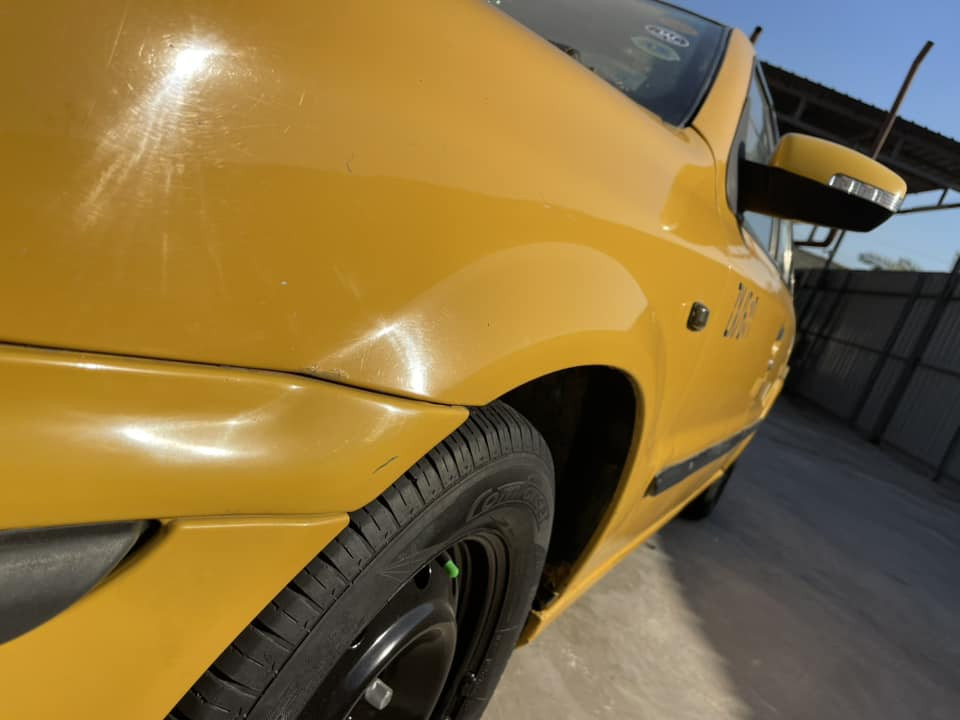 للبيع فقط سمنت 2011 سيارة جاهزة مكينه كير تبريد صدر امامي خلفي تخم تاير وياله جدد بسمي رقم الإنكليزي مصفره كلهه اصفاح اتخبل تراير كله جديد بيهه منضومه زنون عالي ناصي كهربائيات من الدعامية للدعاميه دوشمه  كامله مكفوله من ضربه وتبديل فقط بيهه صبغ بين الباب والجاملغ الخلفي اثر شخوط فقط سياره جاهزه للخيررر مكاني بغداد السعر 37 وبيهه مجال ***********
