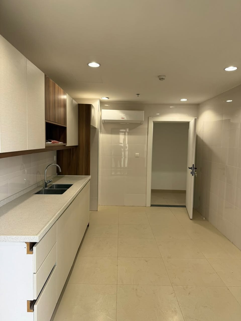 مجمع رويال ستي
شقة للبيـع مساحة 198 م طابق 17 

جاهزه للسكن

سعر المتر 1,850,000 دينار عراقي

البيع كاش فقط

للاستفسار :
***********
