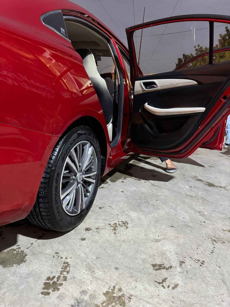 السلام عليكم عندي سياره ام جي5 فول مواصفات مكفول كفاله عام ماشيه112الف
السعر 107 وبيها مجال مكاني بغداد شارع حيفا 
رقم التليفون ***********
