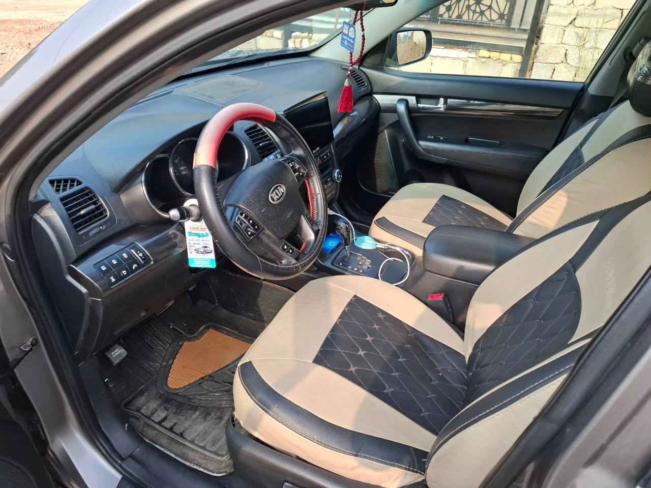 كيا سورنتو ٢٠١٣ امريكي فول مواصفات واحد على واحد محرك سته سلندر ٣٥٠٠ حادثها جاملغ وبنيد بدون دواخل السعر ١٥٠ وبيها مجال للاستفسار على الرقم ***********/***********
