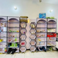 فاترينات وميز وميز مكتب ورفوف بسعر مناسب  07831604138