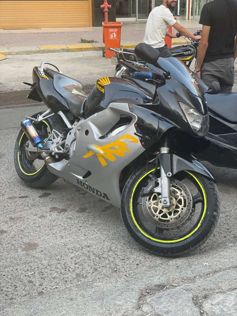 ‎F4
موديل 2005
محرك 600
نضيف مكفول
السعر ١٨ ورقة وفي شوي مجال
الرقم ***********‎ السليمانية, العراق
