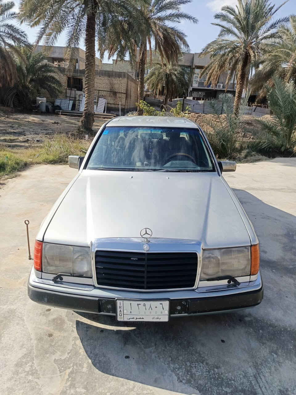 مارسدس دب 
مديل 87 
السياره حلوه وتخبل 
سعرهه 40 وبي مجال حك الجيه 
مكان السياره كربلاء 
ورقم هاتف 📞 ***********
