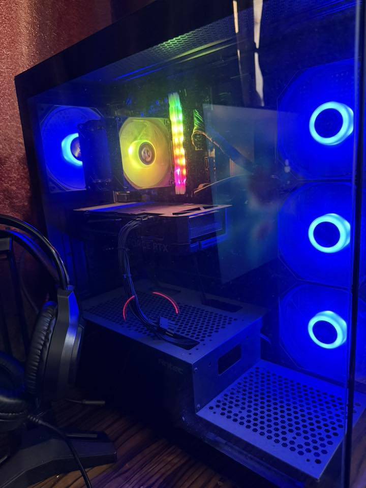 بيسي كيمنك للبيع قيم
CPU: Intel Core i5 12th Generation
* Motherboard: Gigabyte H610M
* RAM: 16GB (2x8GB) ASUS Dual Channel
* GPU: ASUS NVIDIA GeForce RTX 4060 8GB
* Storage: 1TB SSD
* Power Supply: 600W 80+ Bronze PSU
* Case: Gaming PC Case
* Monitor: Elsa 185Hz IPS, 0.5ms Response Time
* Keyboard: Redragon Mechanical Gaming Keyboard


**إذا كنت صاحب هذا الإعلان وتريد حذفه لأي سبب، رجاءا أرسل رسالة إلى الدعم الفني**