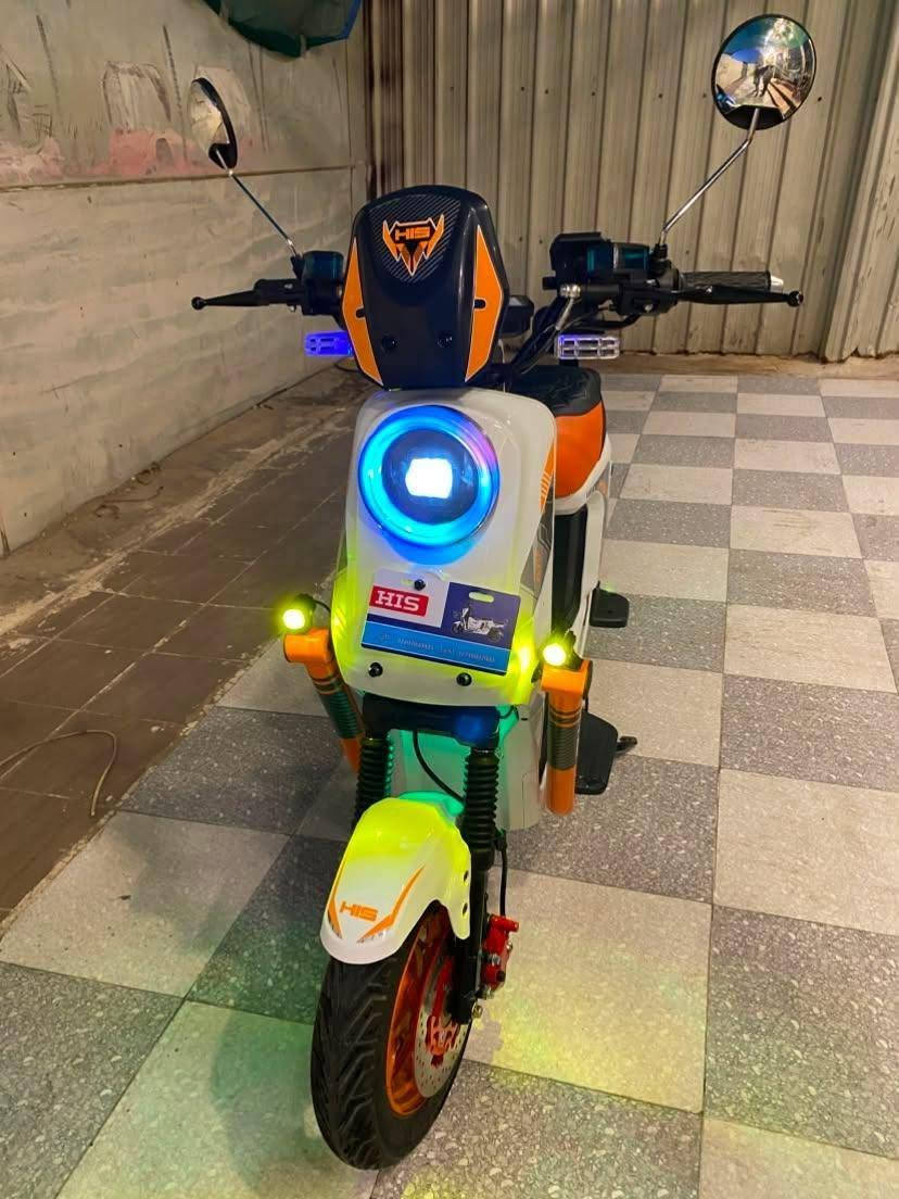 للبيع دراجه شحن x900 جديده صارلي شهر من ماخذها كامله هيه وغراضها وسله والشاحن وبصمتين تشغيل عن بعد  وسويج وكراتين ومواصفاتها كلوب عالي ناصي اشاير 
وهورن ترجع بك اربع نمرومثبت سرعه🏍🚀.ودبل اشاره 
وشاشه بلوتوث اغاني وخمس بطاريات دراجه جديده 
سعر 500الف وبيها مجال للأستفسار رقم ***********
