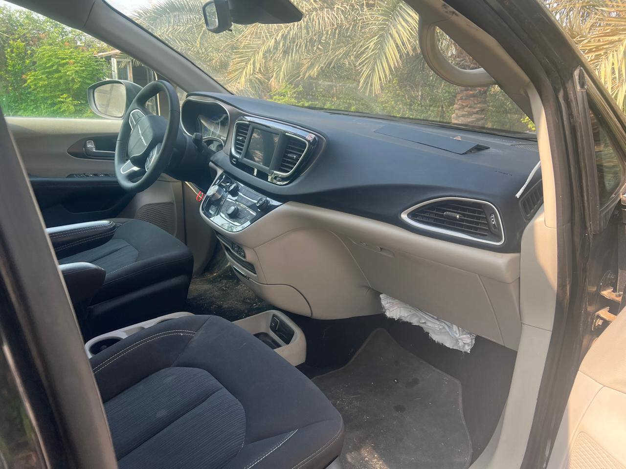 كرايزلر فويجر LX 2023
السيارة بدون رقم تترقم جميع المحافظات عدا الاقليم
السيارة بحالة جيدة جداً 
مناسبة للعائلة والاستخدام اليومي.
المواصفات:
 • محرك 6 سلندر
 • ناقل حركة أوتوماتيك
 • شاشة وسطية + نظام ترفيه
 • أنظمة أمان (ABS – Airbags – Traction Control)
 • مساحة داخلية واسعة + مقاعد مريحة
 • صرفية وقود جيدة مقارنة بالحجم
الحالة:
 • ✅ السيارة تعمل وتسير بشكل طبيعي
 • ✅ تم التعرض إلى حادث سابق وتم تصليحه بالكامل
 • لا يوجد أي مشاكل ميكانيكية حالياً
 • جاهزة للفحص والاختبار
رقم الشاصي
2C4RC1CG2PR615789
📍 الموقع: البصرة قضاء المدينة
💰 السعر: 168 ورقة
للاستفسار أو المعاينة يرجى التواصل على الرقم
0770 733 5334
