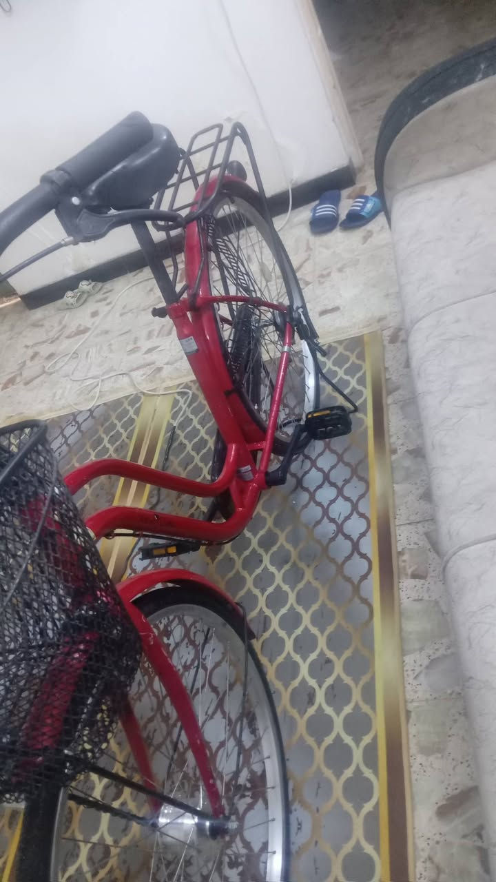 السلام عليكم باسكل بناتي حجم 26 نضيف كامل  حساس دينمو  شغال سعره 110 وبي مجال الشراي 
مكاني بغداد مدينة الصدر 
***********
