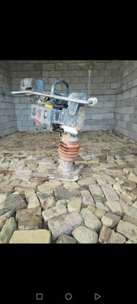 نشتقل حدل بيوت وتربيع وتراب زايد ونشتقل تزفيت صطوح لعنده ينتصل ٠٧٨٣٥٧٠...