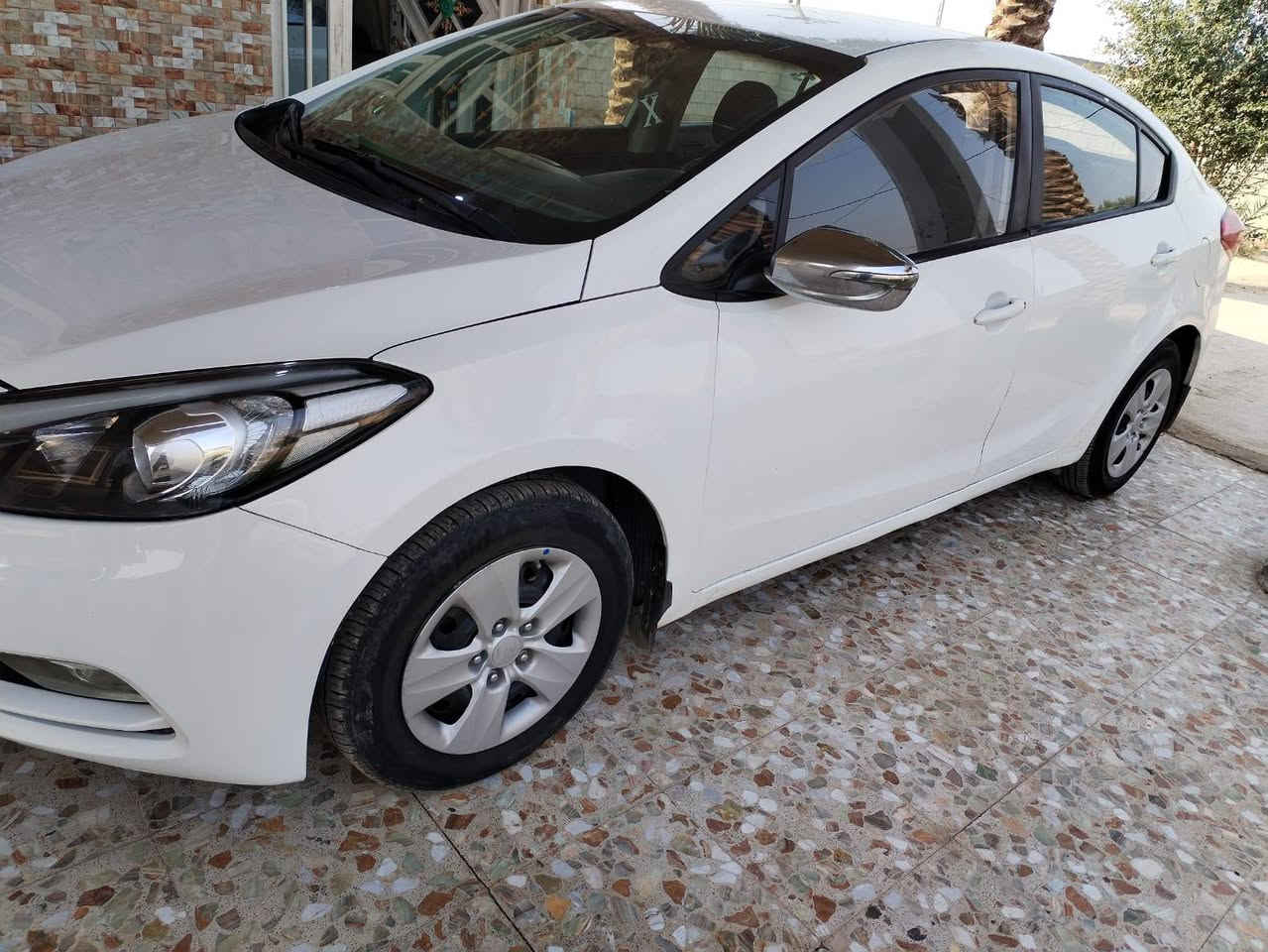 سلام عليكم سيراتو موديل 2016 خليجي رقم أربيل جديد تحويل وكاله   مواصفات نص فول مكينه 1600كفاله لأ تنقيص لا تبخير صدر امامي خلفي جديد تخم تاير جديد السونار مرفق بالمنشور السعر 123 وبيه مجال جدا بسيط العنوان واسط الزبيديه للاستفسار الاتصال ***********
