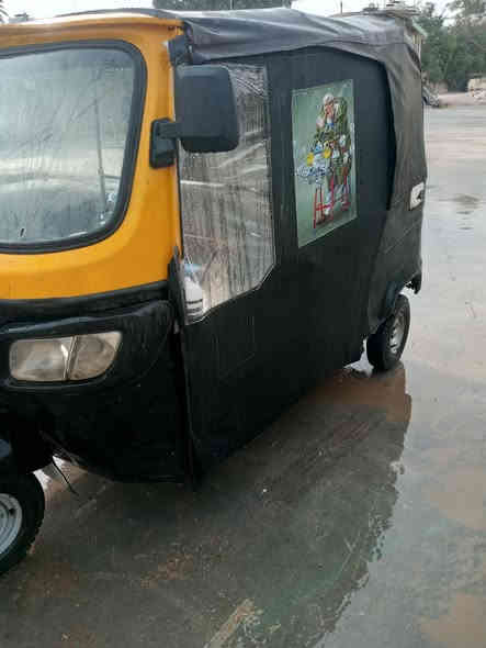 اسلام عليكم تكتك للبيع موديل 17 داخله بل 18 اوراق اصوليه لحد الترقيم مجفت اليوم  بعدهي على السحك تكتك نضيفه أو حلوه مكان محموديه السعر 2300 أو بي مجال 
***********
***********
