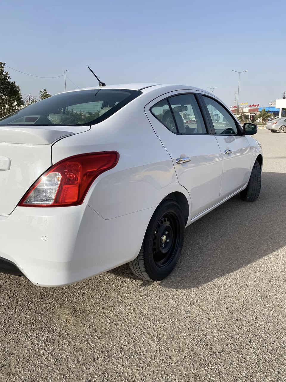 السلام عليكم 
نيسان سني موديل ٢٠٢٥ مكفولة كفالة عامة (زيرو) على وضع الشركه السعر ١٣٢ وبيه مجال بسيط حك الجية مكان الديوانية 
رقم المبايل ***********
