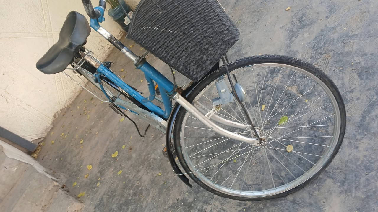 بايسكل ناقصه فقط بريك امامي و سيم بريك خلفي و بنجر خلفي ب 47 للأستفسار ***********
