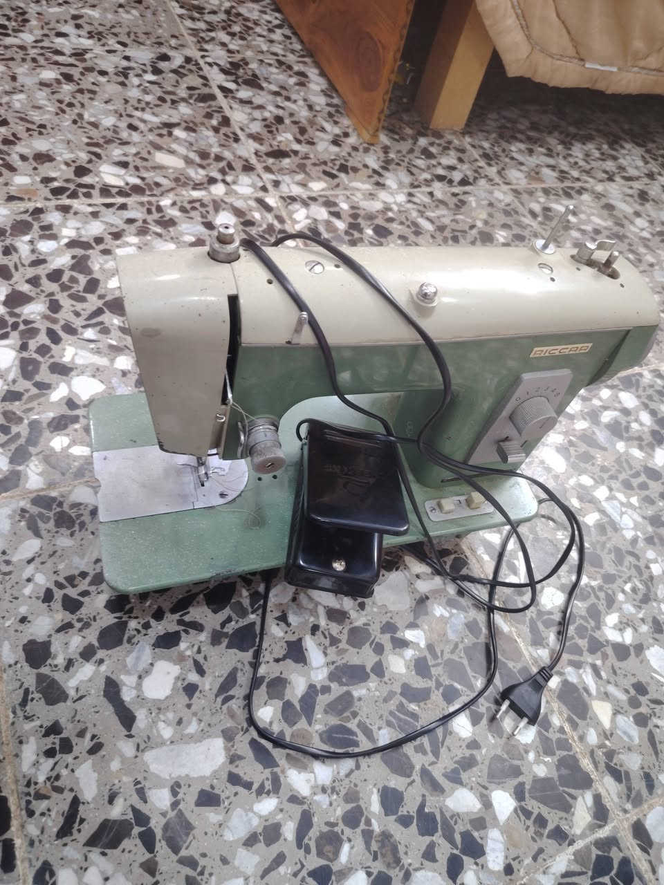 ميز طعام ربع كراسي سعره 150 هوه ولكراسي 
ماكيه خياط فو مواصفات سعره 230
زاويه درج طويله وعريضه سعره 50 وبيهه مجال 
لستفسار علا لواتساب مكاني بغداد 
0774984215


**إذا كنت صاحب هذا الإعلان وتريد حذفه لأي سبب، رجاءا أرسل رسالة إلى الدعم الفني**