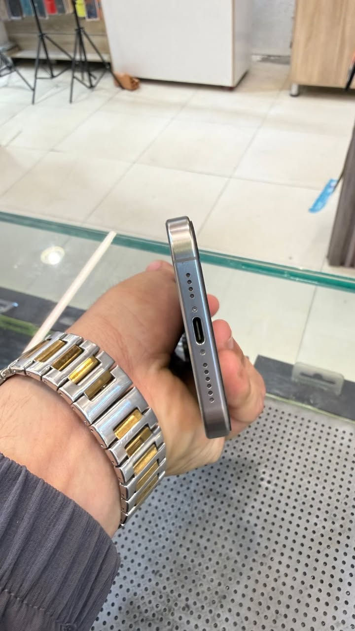 سلام عليكم 15 برو ماكس ذاكره 256 بطاريه 89جهاز فولل فوللل شخط واحد ما بي ماستر بي قطعه واحده اصليه و يقره ثلاث سعره 850 عنوان سيديه شارع تجاري ***********
