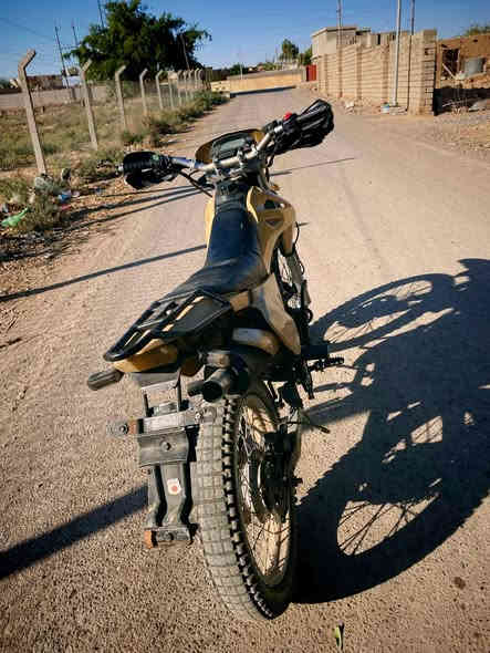 قفاز للبيع نضافه شوف العين السعر 500او بي مجال يرهم مراوس للتواصل ***********ملاحضه الويل الورا مطعوج
