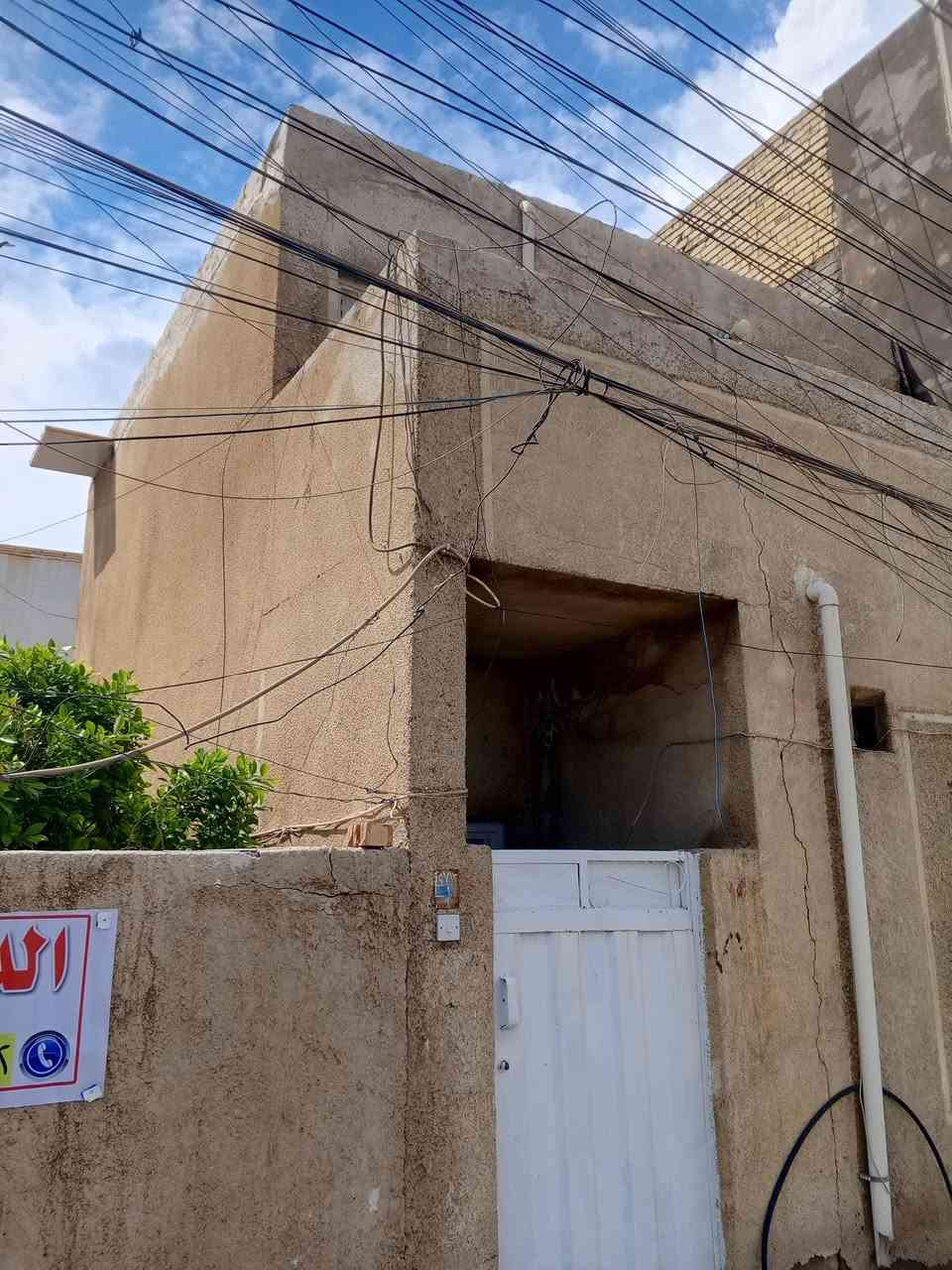 السلام عليكم
من رخصة الادمن
دار للبيع في منطقة الشعب الشارع السايدين
مقابل مجمع الجوهرة الطبي
مساحة 287.5 متر
الواجهة 11.5 والنزال 25
خمس غرف وصالة وصحيات عدد 2
مع مشتمل يحتوي على غرفة نوف وصالة وخدمات
للاستفسار هاتف ***********
