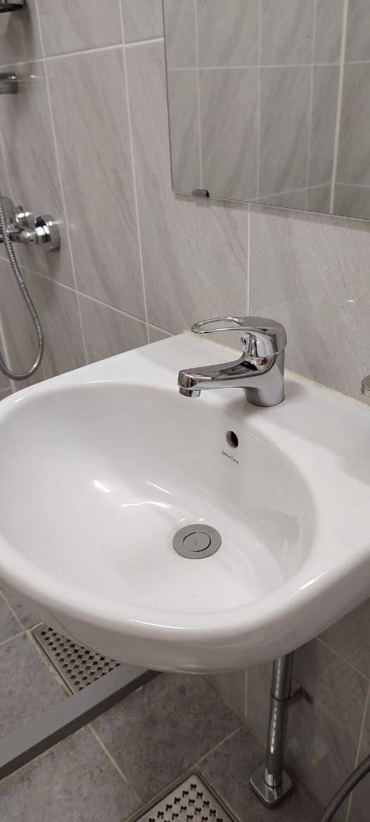 تم و بفضل لله.. تم تنضيف وتعطير شقه الاخ الراقي ( عباس المحترم ) #بلوكB1 عماره 110 مساحه 100 متر .. مدة العمل 9 ساعات  امنياتنا و دعواتنا للاخ عباس ان يجد الخير و السعاده في سكنه الجديد .. تحياتي لكم الاستفسار مراسله الصفحه او اتصل على الارقم📞 ***********
