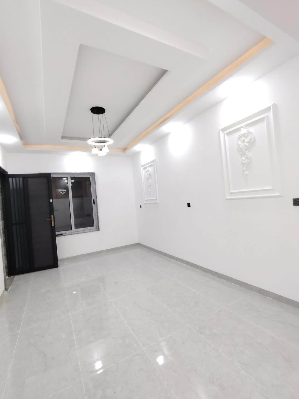 دار للبيع تسليم فوري 
حي الملايين الاولي قرب جامع الصواف 
5غرف نوم واسعات صحيات بل طابقين 
مساحة ١٥٠متر /واجه ٨متر 
بستان ملك صرف سند ٢٥وبي كرت بلديه 
الاستفساره 
***********
*********** موصل, نينوى
