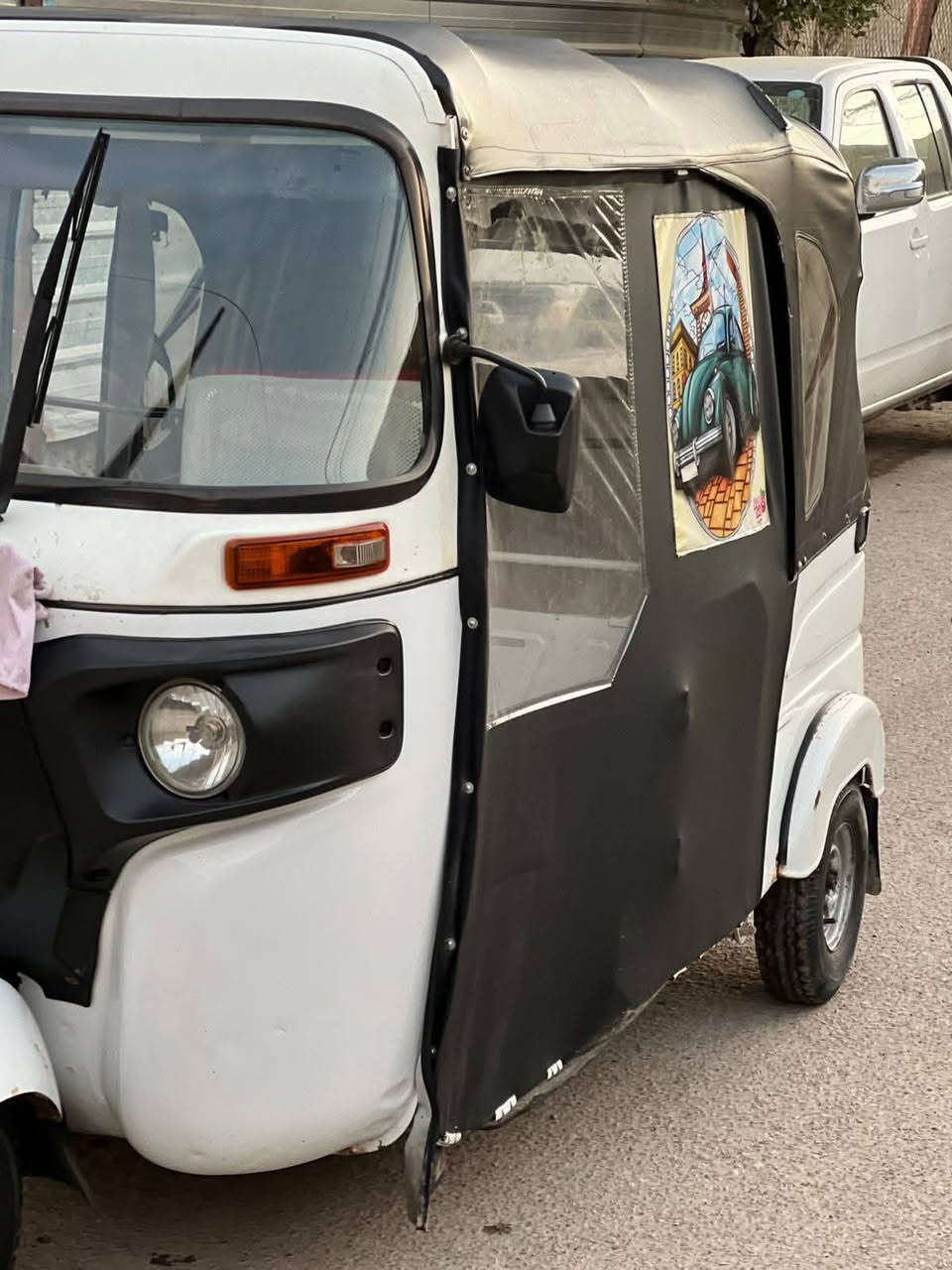 السلام عليكم تكتك للبيع رقم وسنويه انكليزي  بيها ملاحضات بسيطه وخياس بلدوس خيط تبخير قليل اسود يمكن بلكابريتر  تكتك ماتنقص سعر 5600 بيها مجال قليل  موديل 2021شهر ال 11وبيها مجال مكان الكوت 
رقمي. ***********
